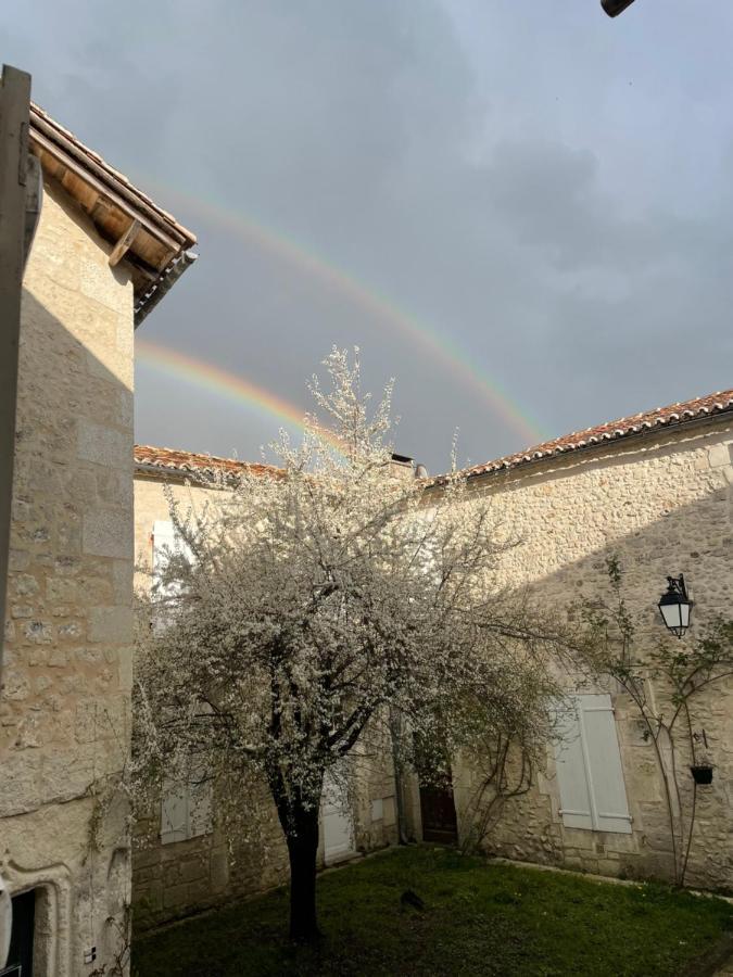 Auberge Du Boisne Villebois-Lavalette Εξωτερικό φωτογραφία