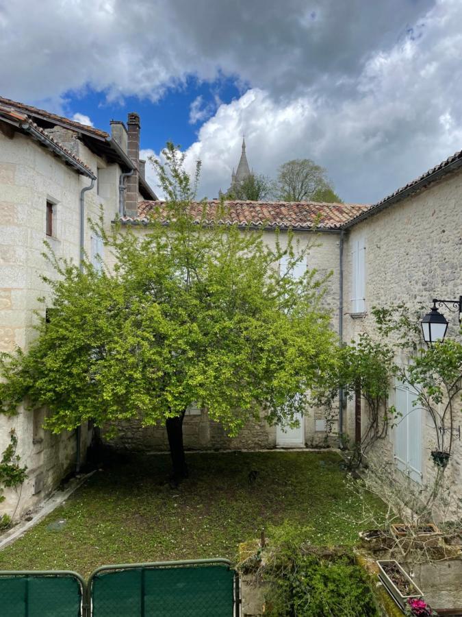 Auberge Du Boisne Villebois-Lavalette Εξωτερικό φωτογραφία